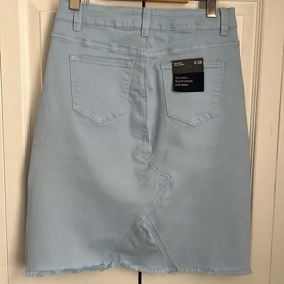 Lola High Rise Light Blue Denim Fringed Hem Skirt Size 0/26 (fits larger) NWT - Picture 6 of 13